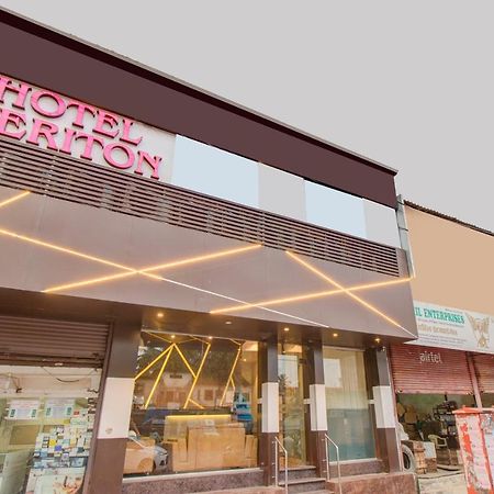 Oyo 76180 Hotel Meriton 뭄바이 외부 사진