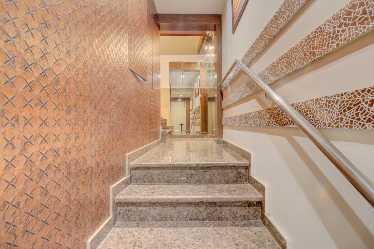 Oyo 76180 Hotel Meriton 뭄바이 외부 사진