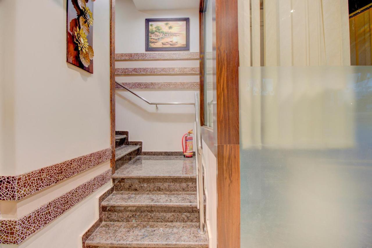 Oyo 76180 Hotel Meriton 뭄바이 외부 사진