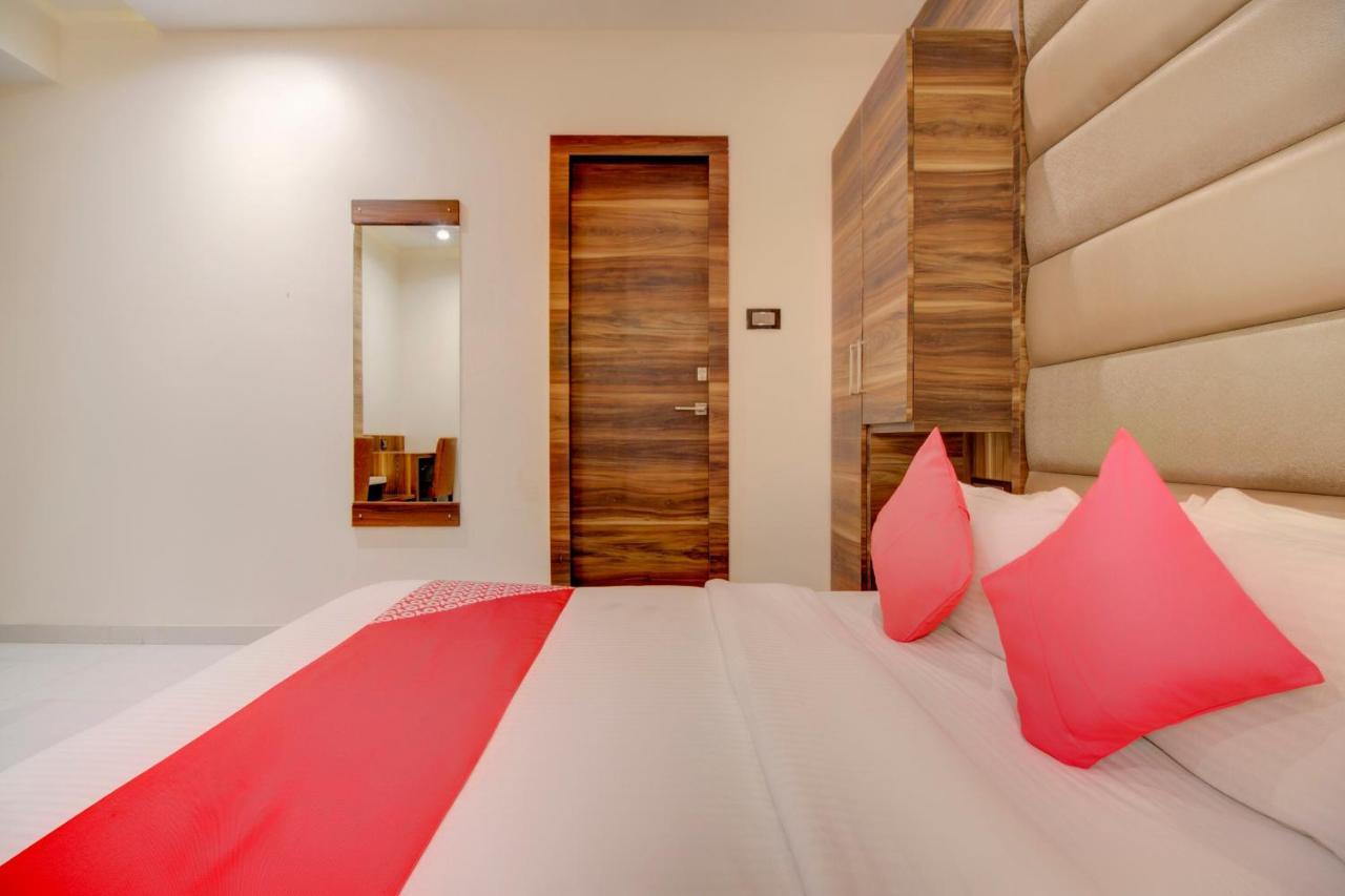 Oyo 76180 Hotel Meriton 뭄바이 외부 사진